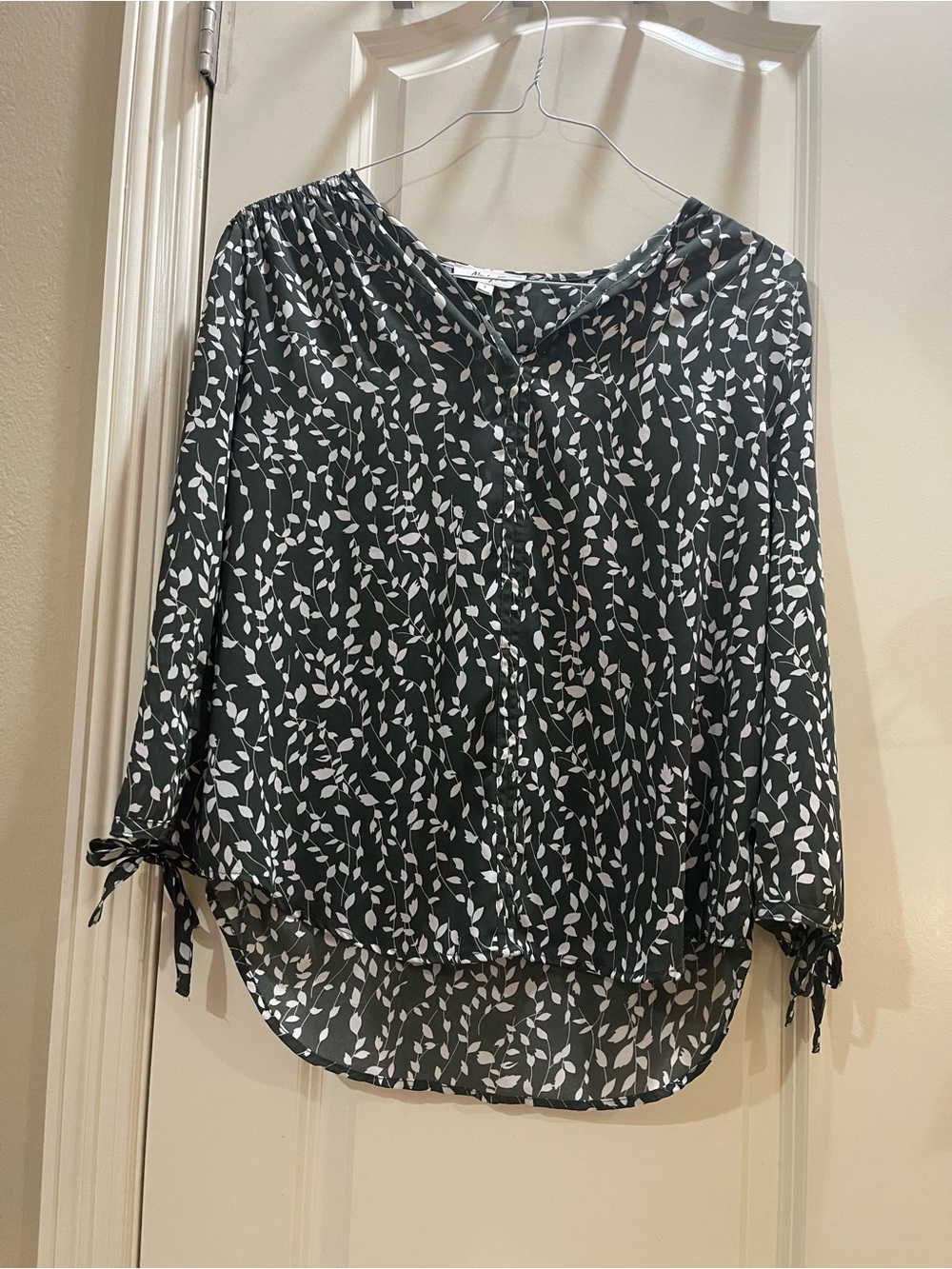 Monday Fun Dark Gray Leaf-Print Tie-Sleeve Blouse